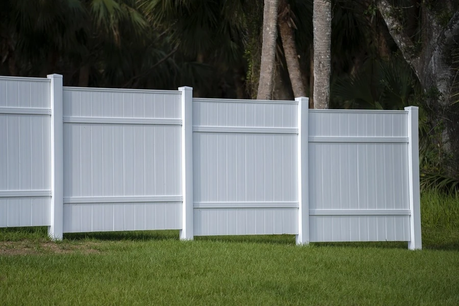 Choosing The Right Vinyl Fence Style For Your Home in Fairview Heights, IL Choosing The Right Vinyl Fence Style For Your Home in Fairview Heights, IL